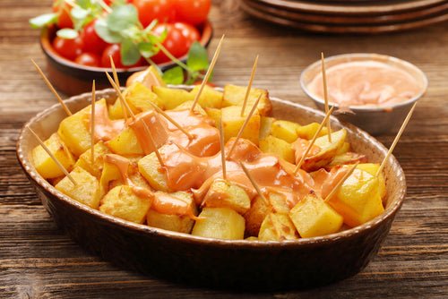 Patatas Bravas, uno dei nostri piatti tipici della Spagna preferiti. - Sabores Foods